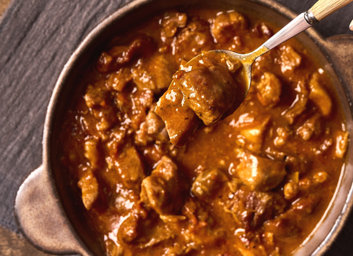 Gulasz z żółtkiem