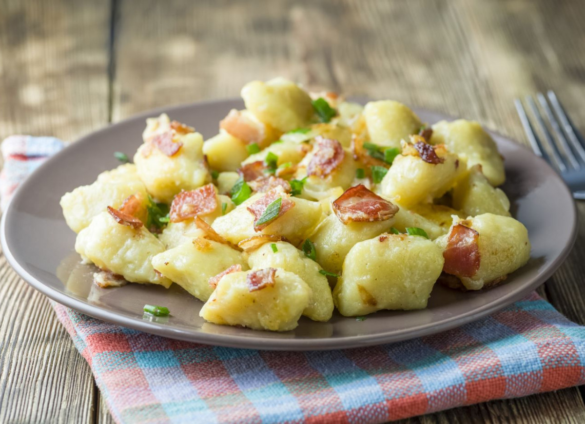 kluski ziemniaczane z serem żółtym