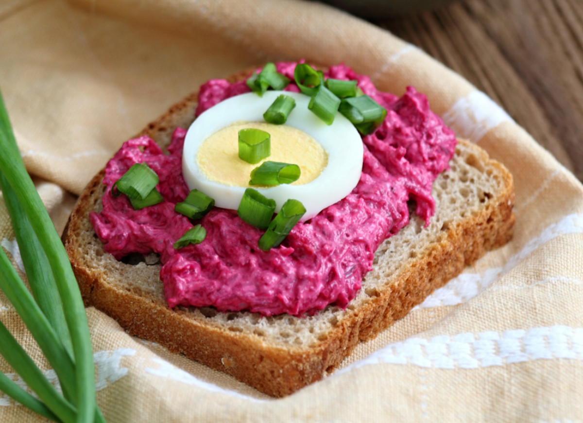 pasta do chleba z buraka i ricotty