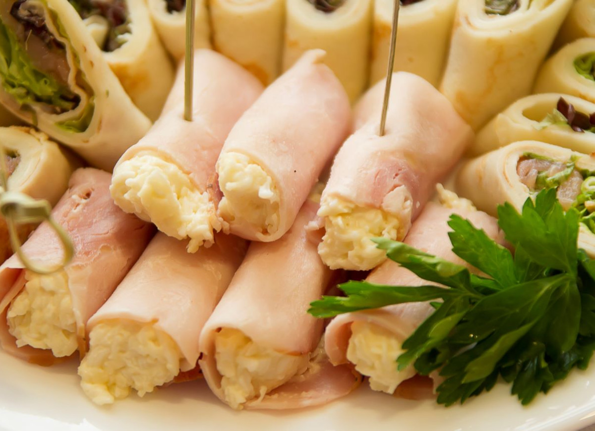 roladki z szynki z pastą jajeczną