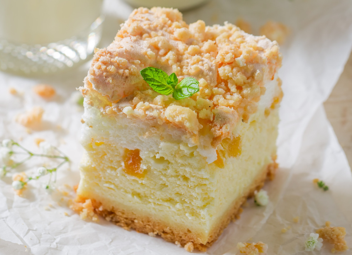 sernik z brzoskwiniami