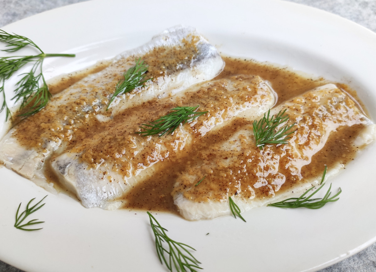 śledzie w sosie kawowym