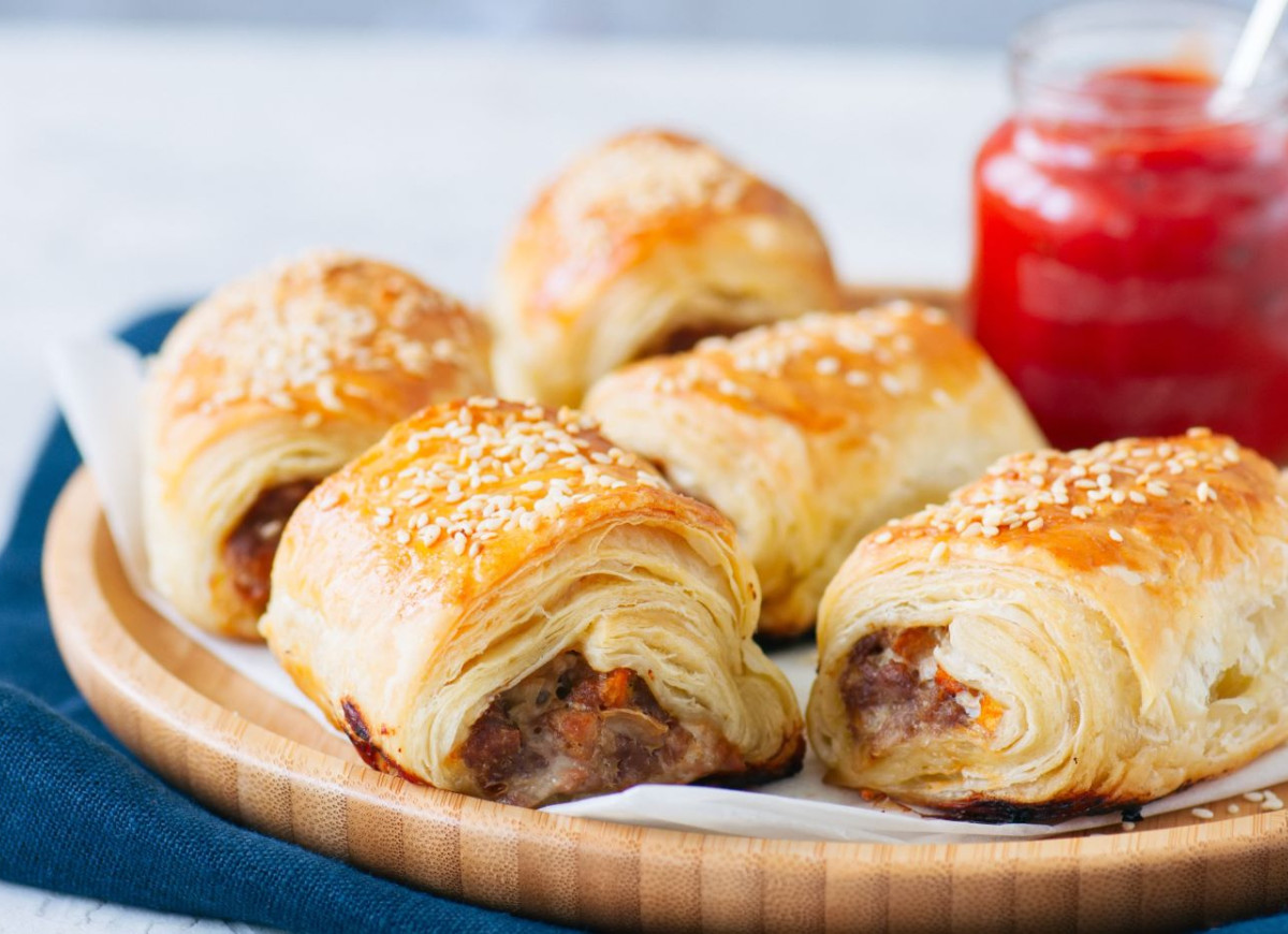 przekąska z ciasta francuskiego z mięsem