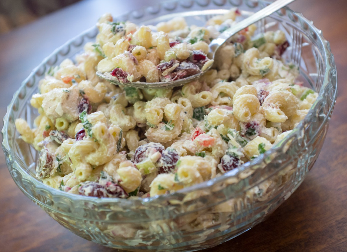 sałatka makaronowa