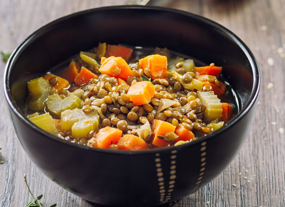 hiszpańska zupa z soczewicy