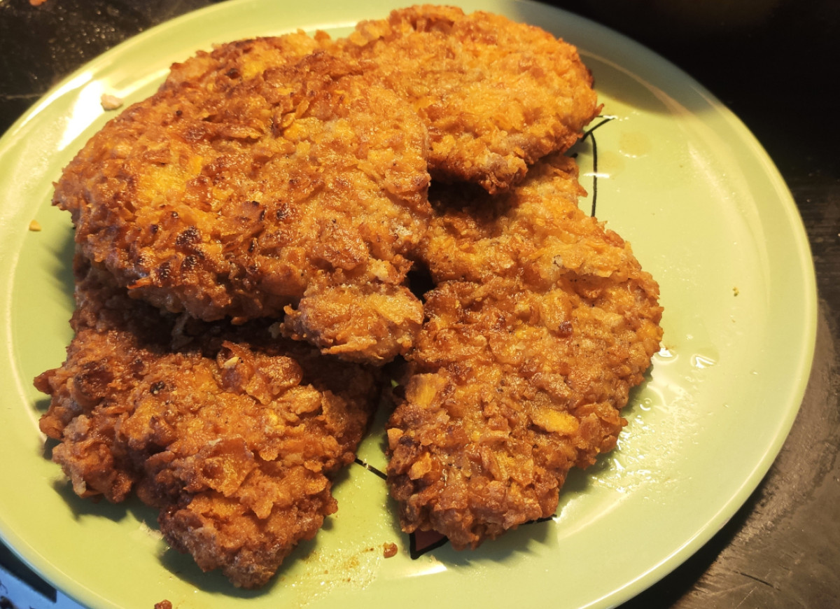 kotlety schabowe w panierce z mąki i płatków kukurydzianych