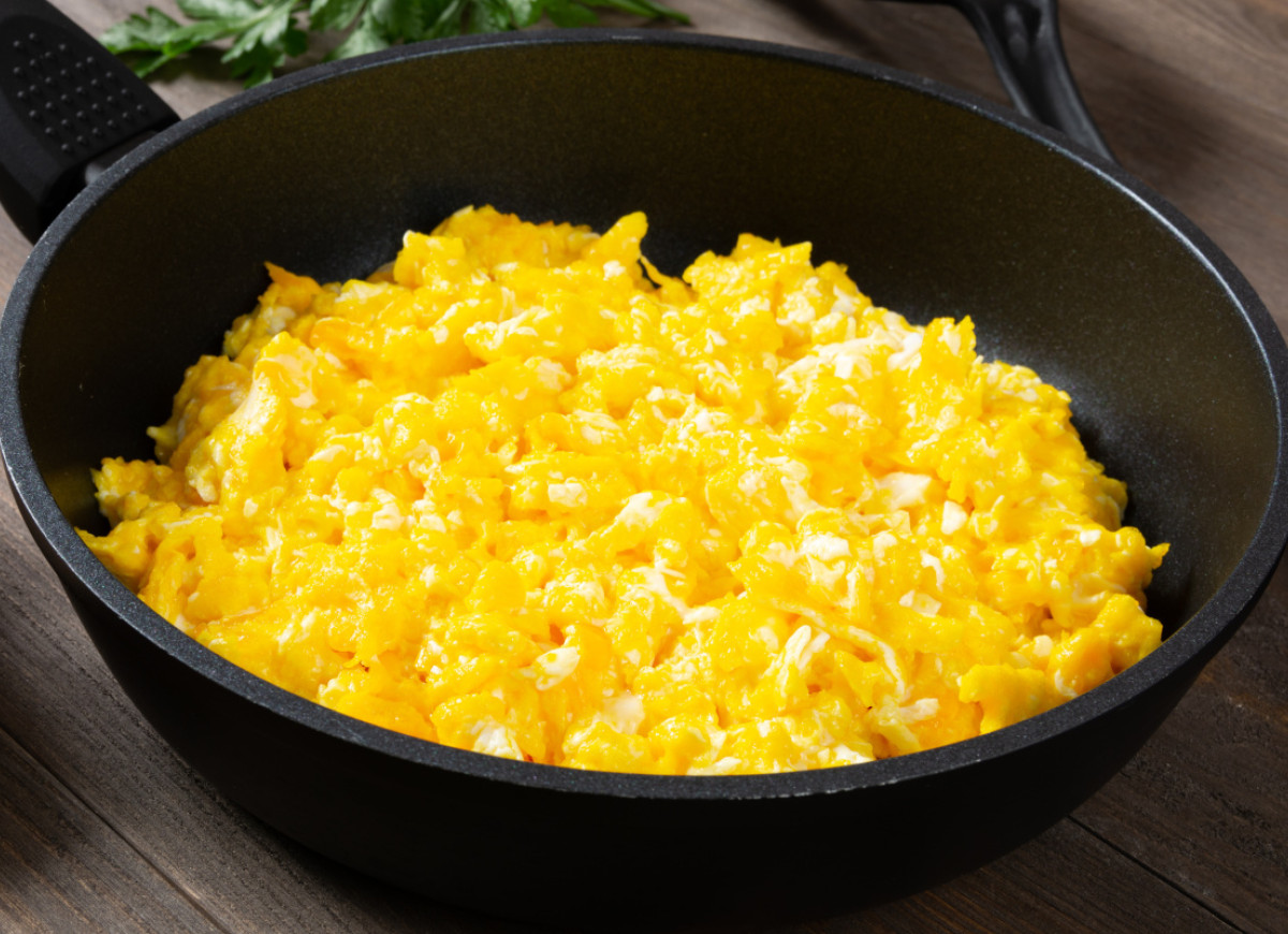 trik na puszystą jajecznicę z wodą gazowaną