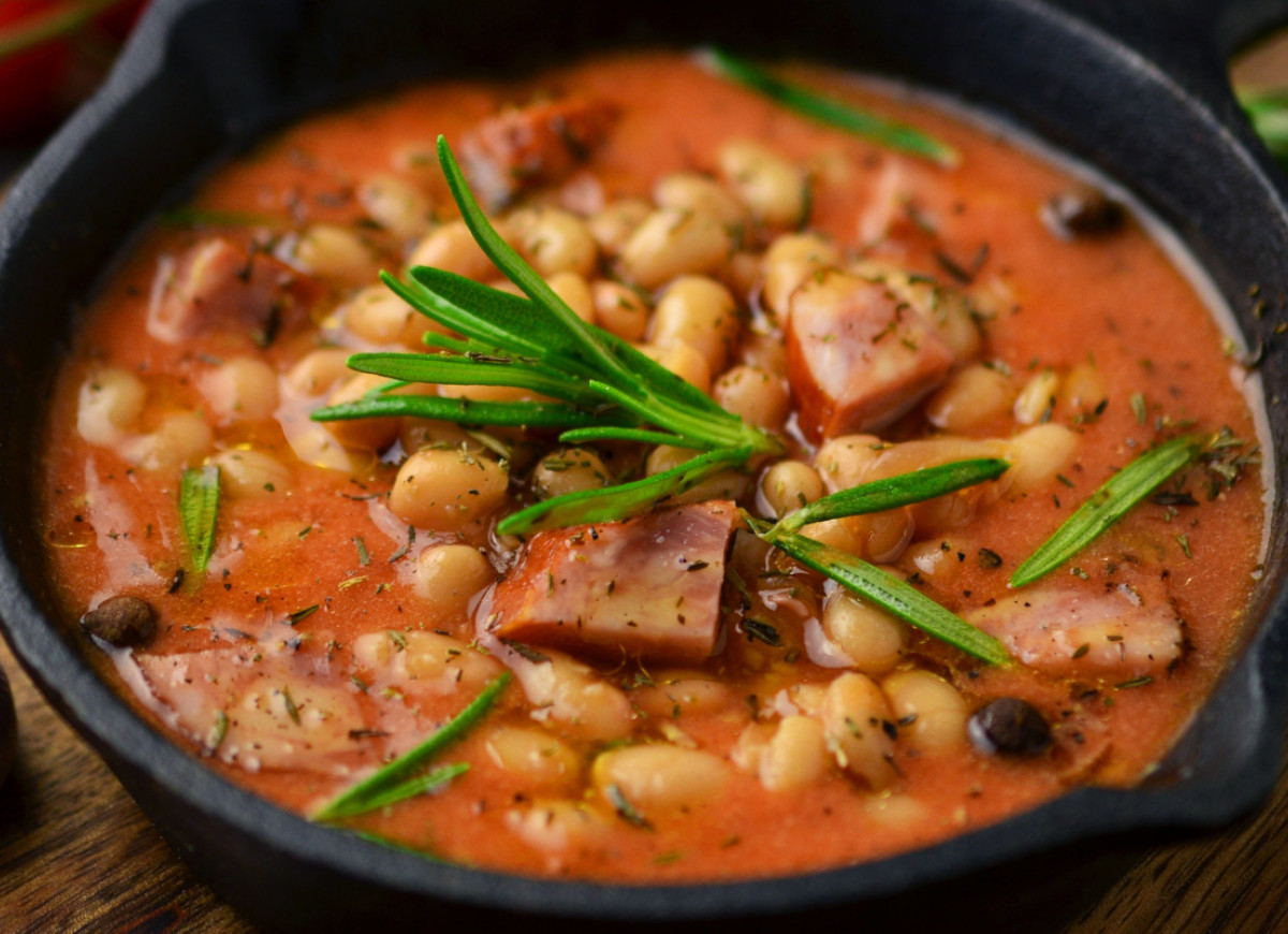 zagęszczanie fasolki po bretońsku płatkami kukurydzianymi