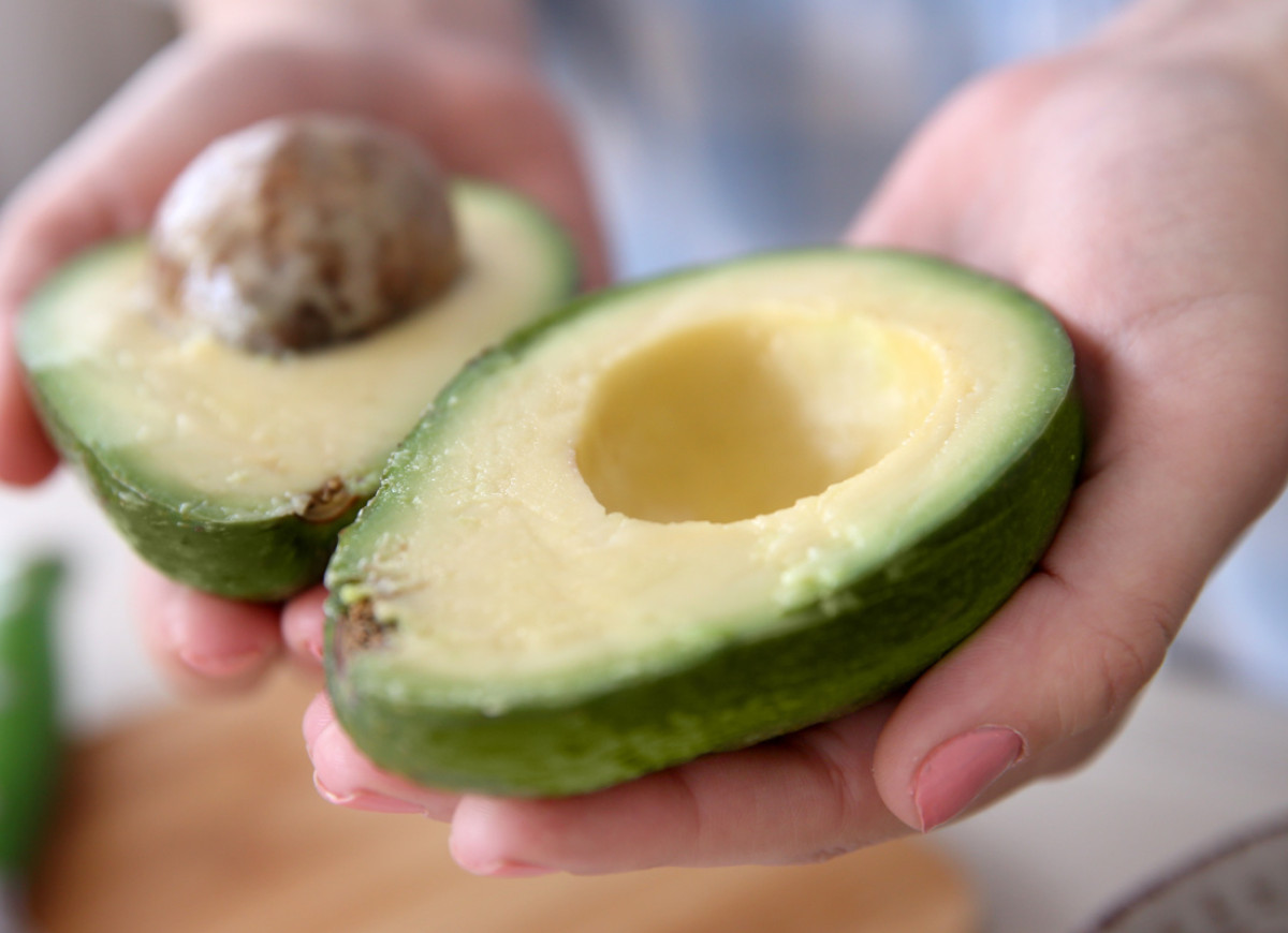 trik z oliwą na przechowywanie awokado