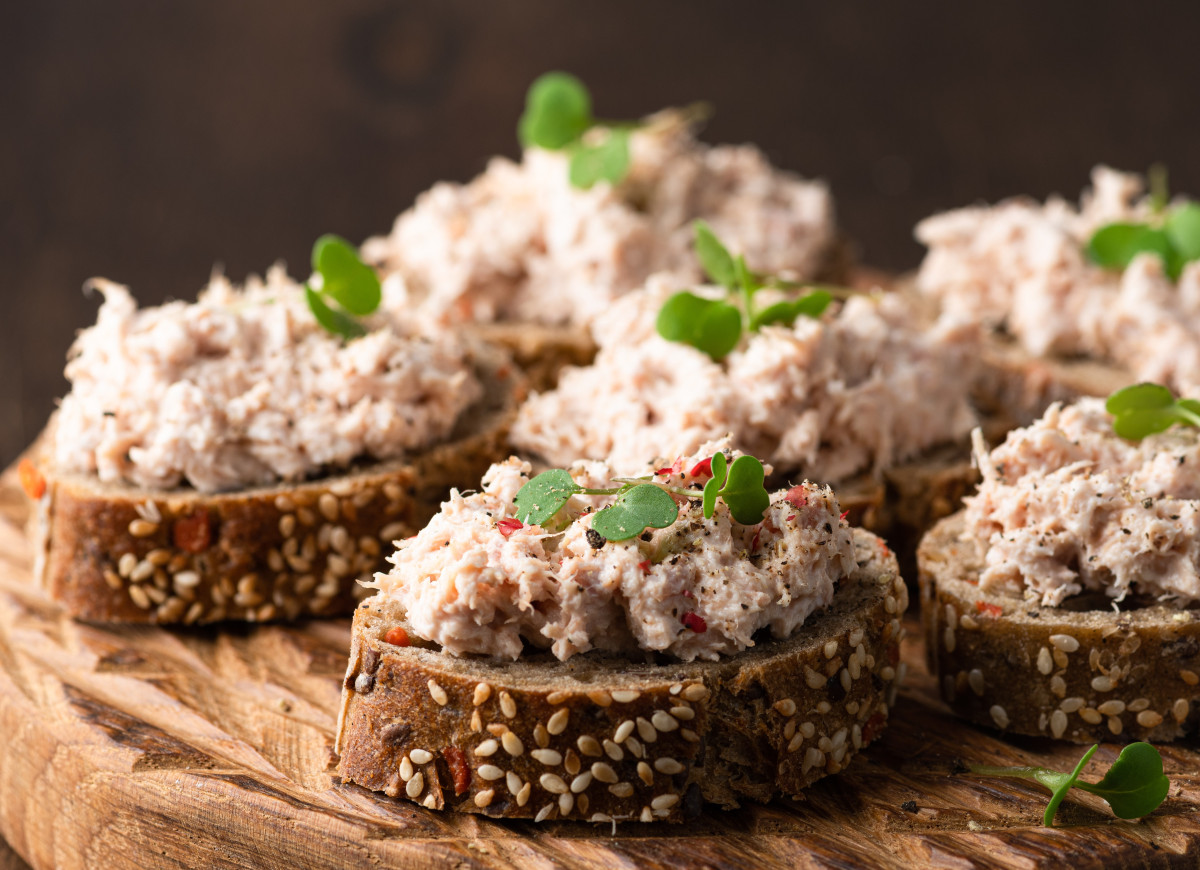 kanapki z pastą rybną