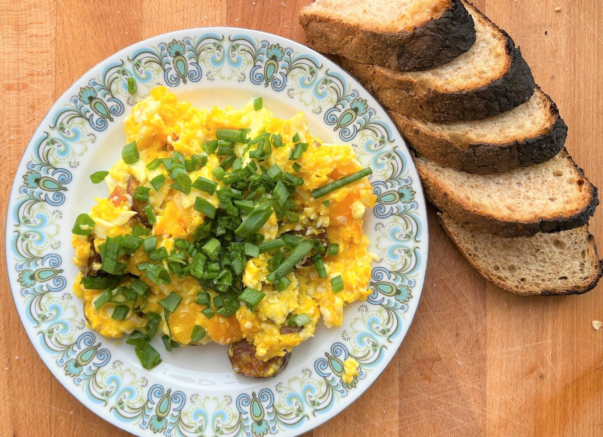 jajecznica z 5-gwiazdkowego hotelu (z musztardą)