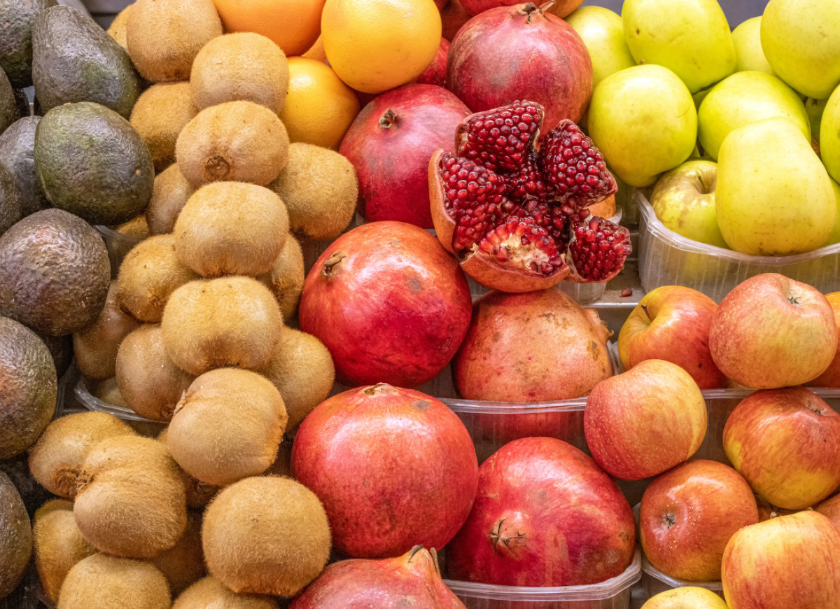 owoce w warzywniaku zimą