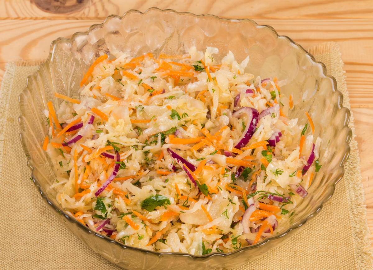 surówka z kiszonej kapusty po duńsku