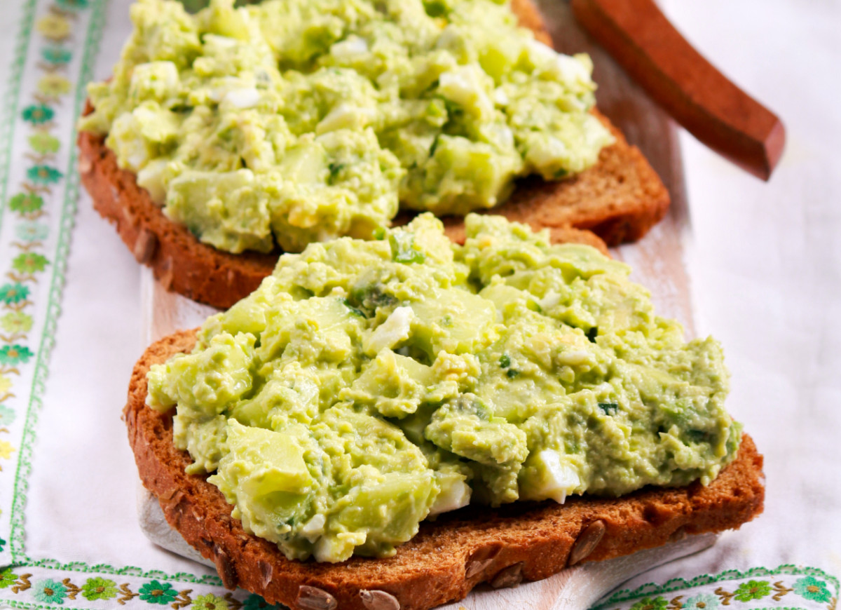 Pasta z awokado i jajek