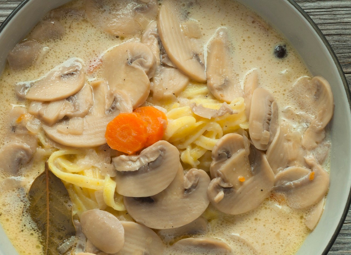 pyszna zupa pieczarkowa