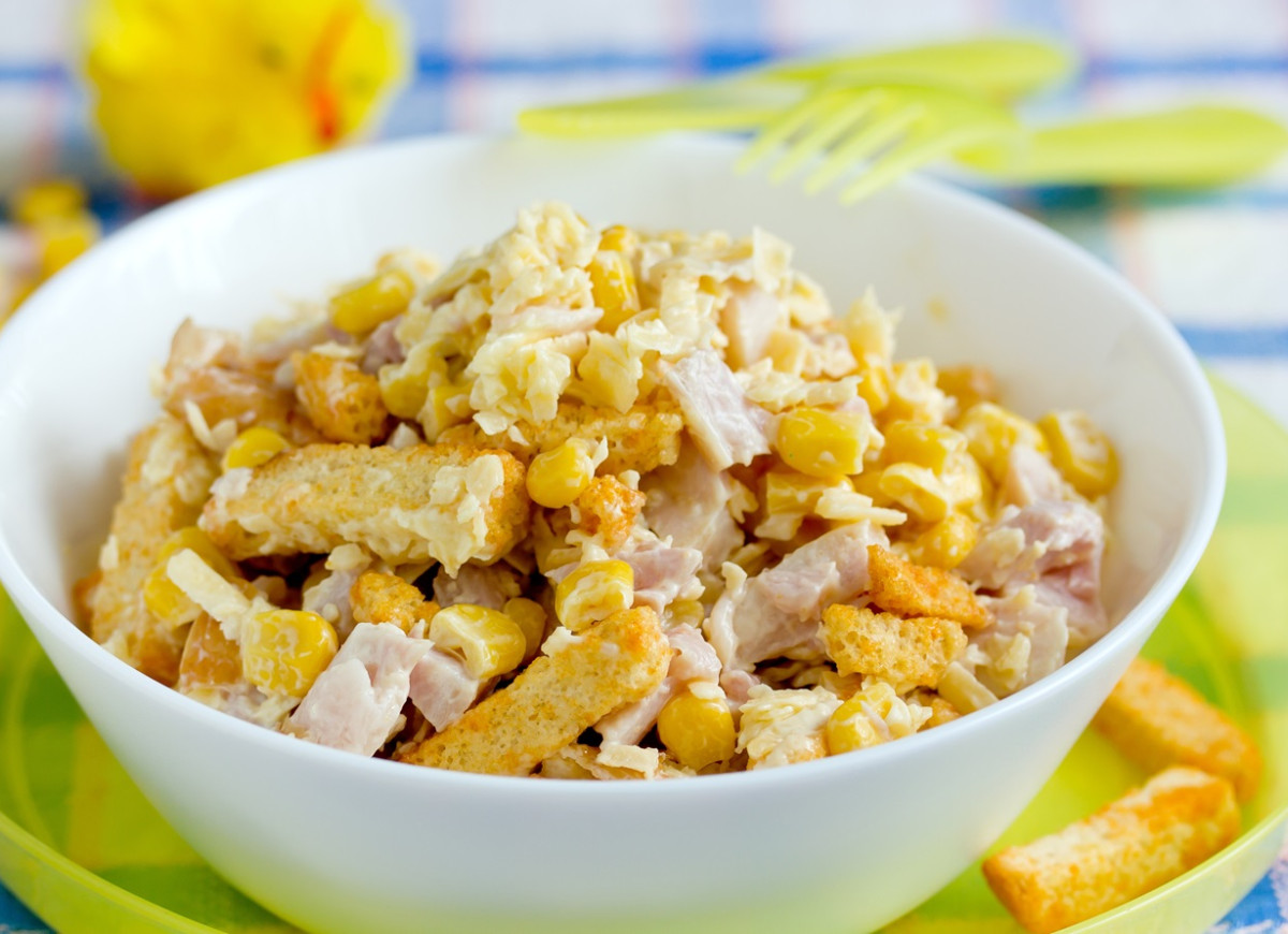 wielkanocna sałatka z grzankami