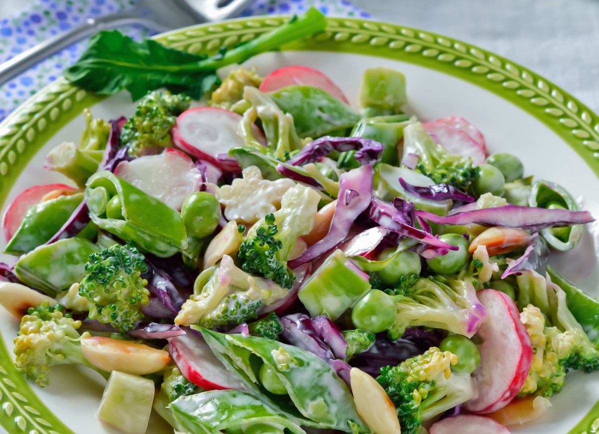 sałatka zielono mi - wczesnowiosenna z brokułami i rzodkiewką