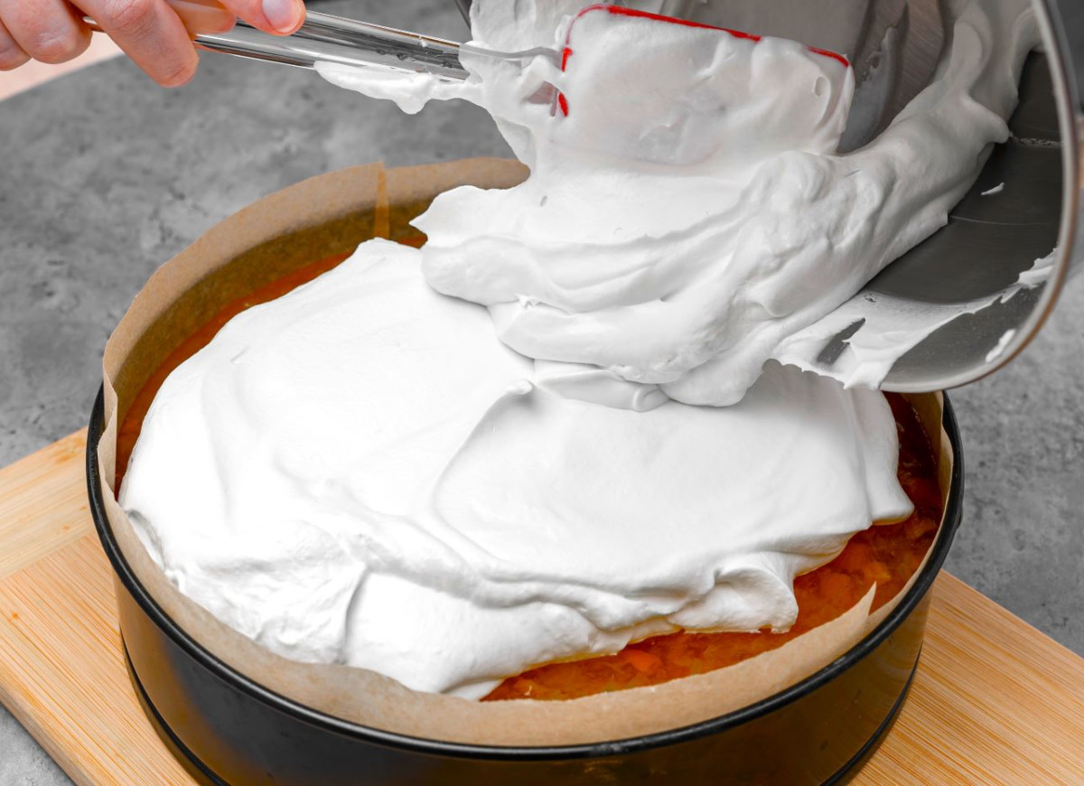 bita śmietana z białą czekoladą i mlekiem w proszku