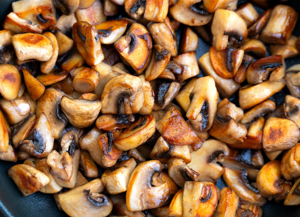 smażone pieczarki z patelni