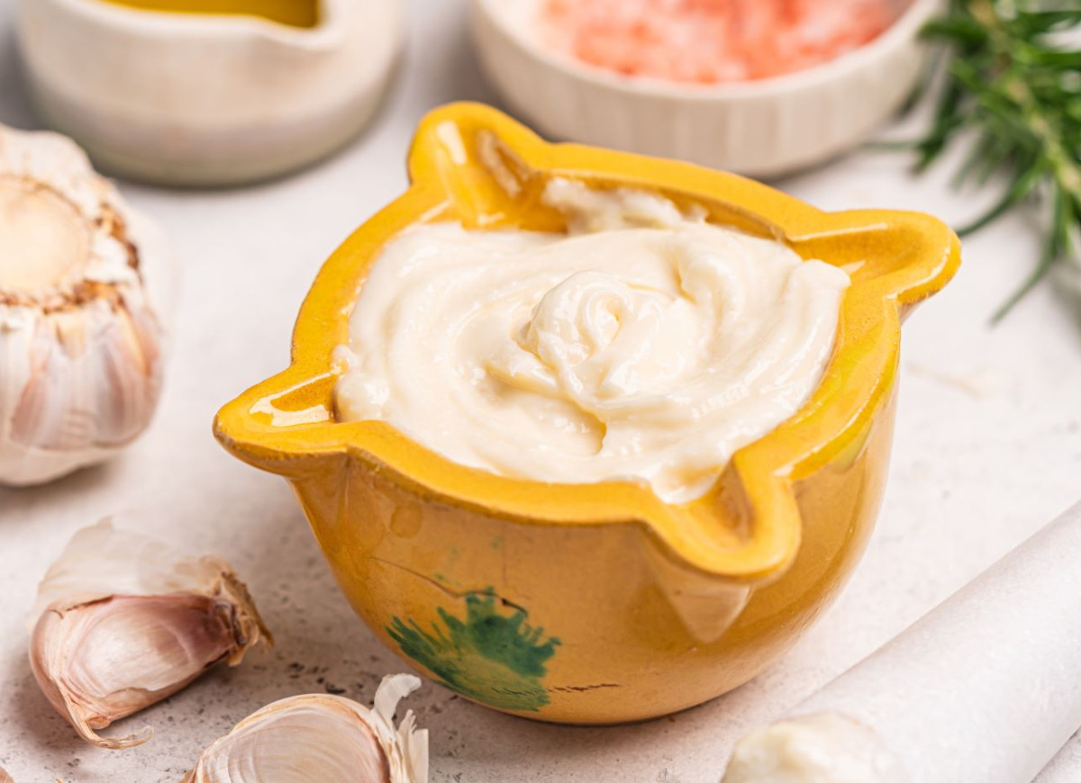 sos czosnkowy z mlekiem w proszku