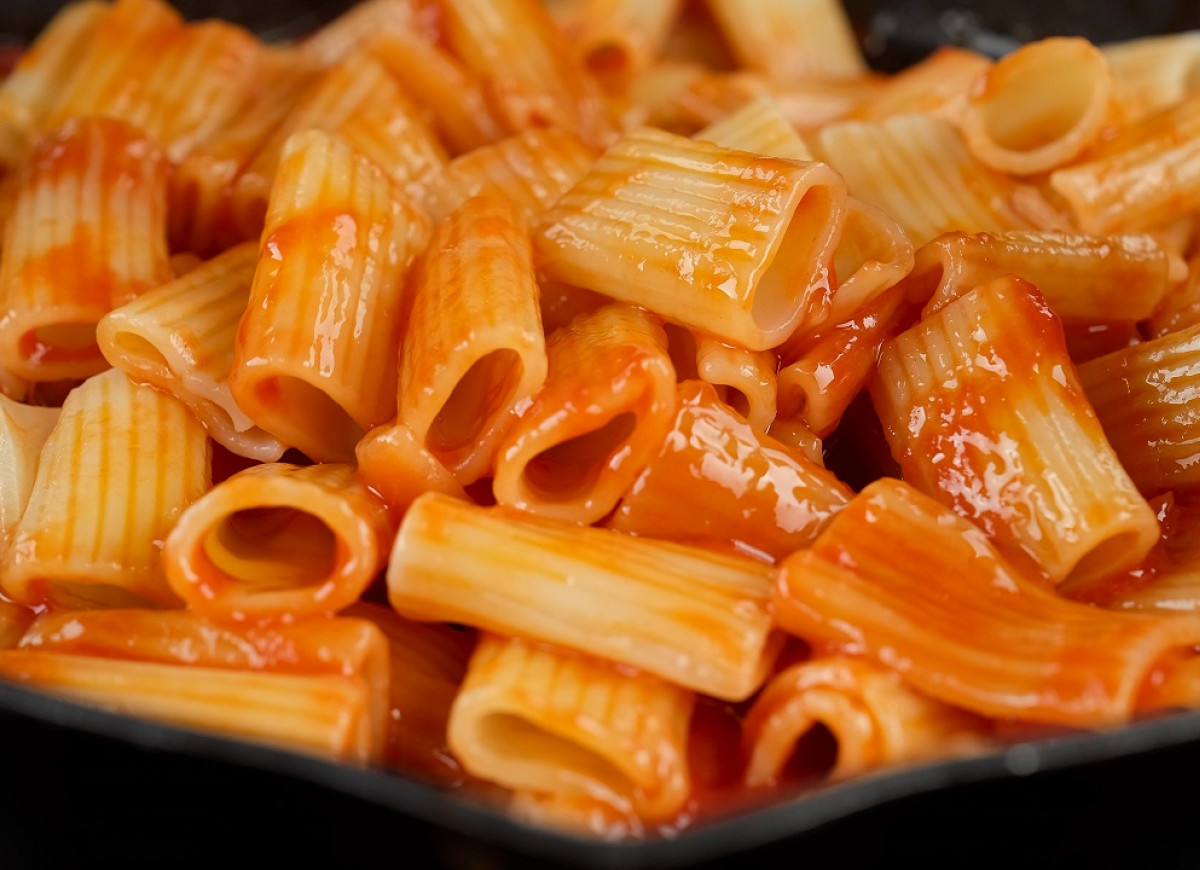 makaron w sosie pomidorowym