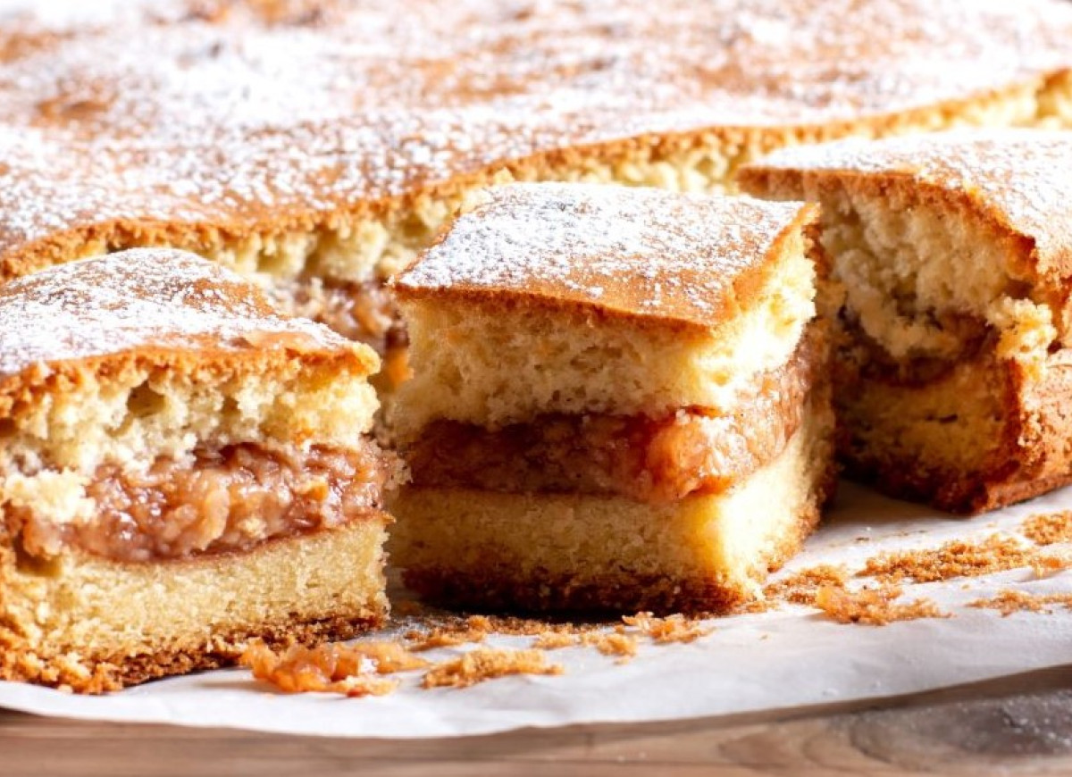 Szarlotka na ucieranym cieście