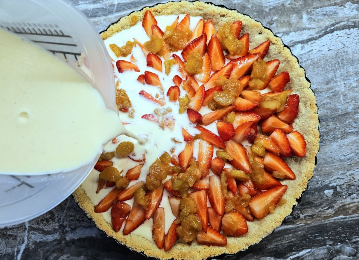 tarta z truskawkami i rabarbarem bez cukru