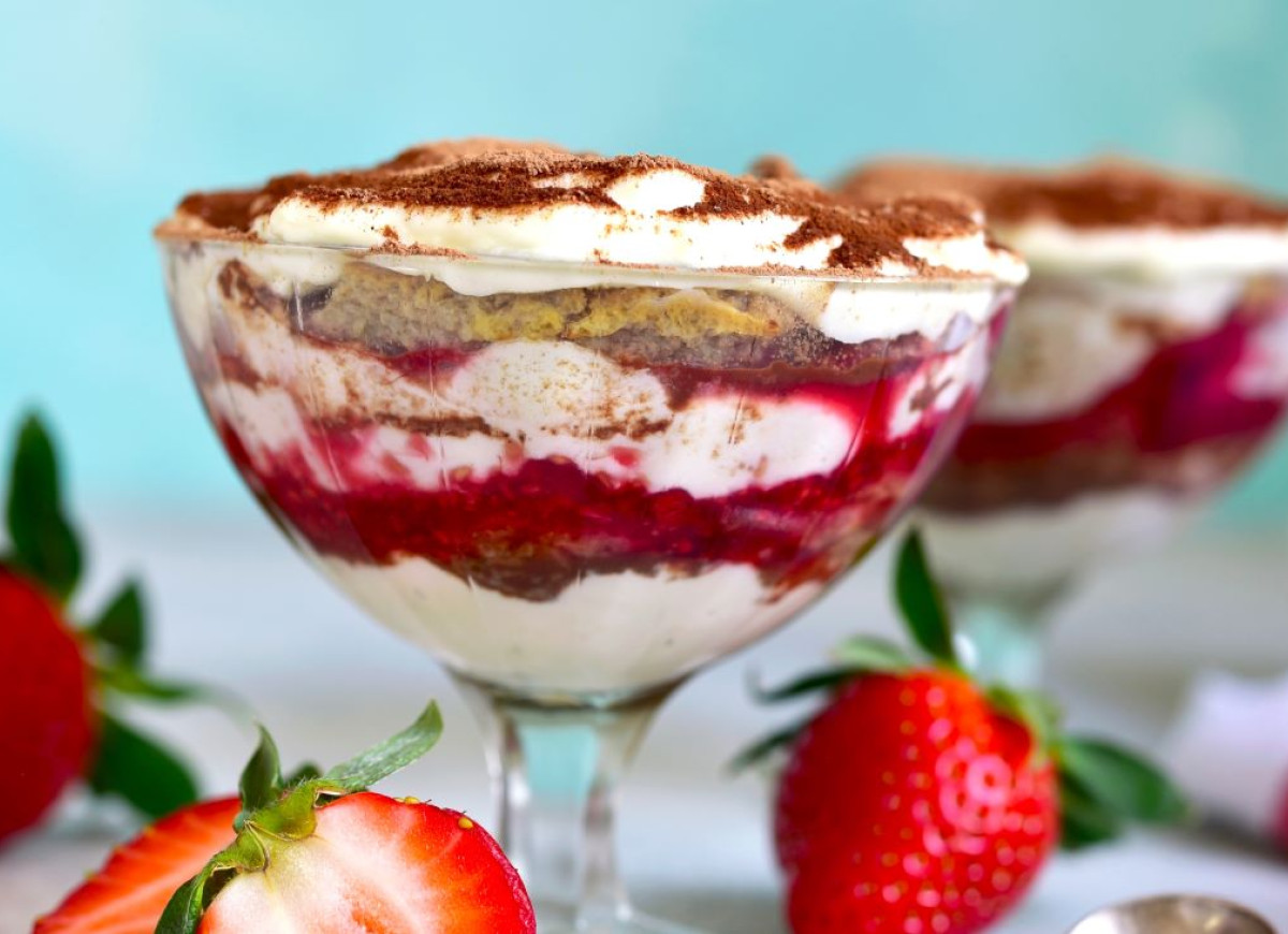tiramisu truskawkowe z malinami i czekoladą