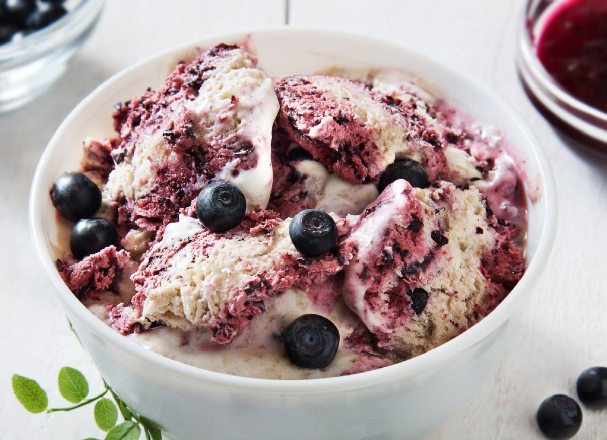 kremowe lody jagodowe z mascarpone