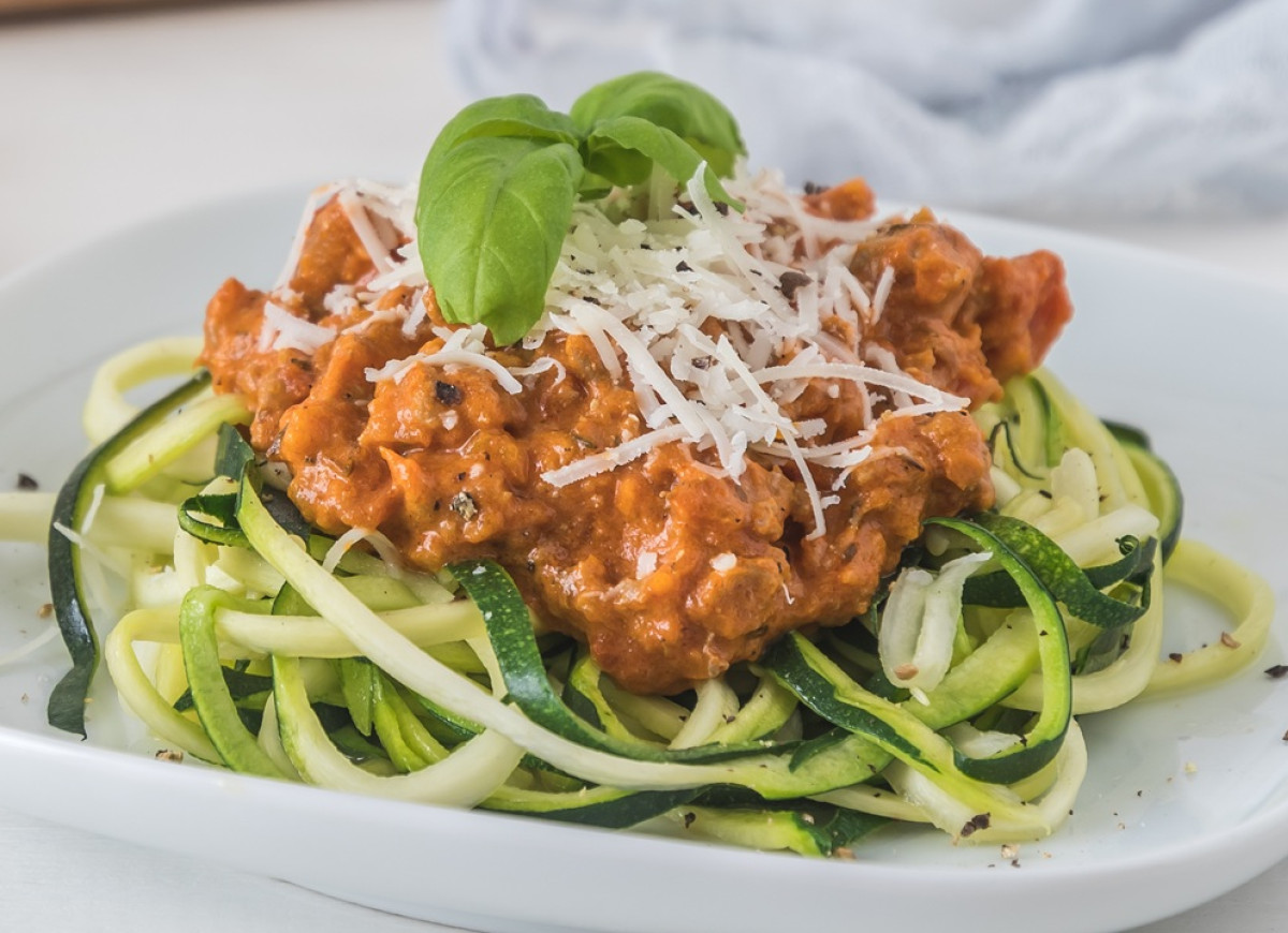 spaghetti bolognese z cukinii