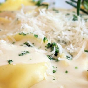 biała lazania z patelni