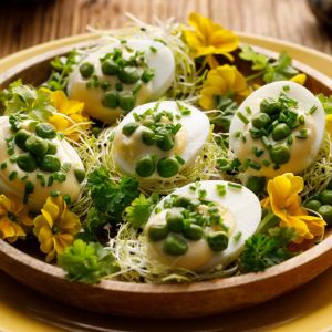 jajka w majonezie z groszkiem