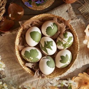 wzory roślinne na jajkach