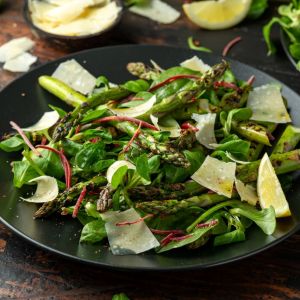 zielona sałatka ze szparagami