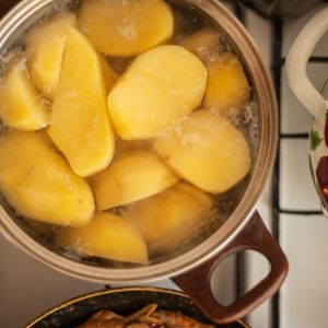 ziemniaki gotowane z masłem