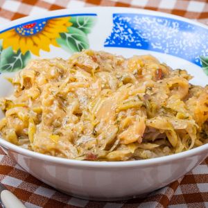 młoda kapusta z koperkiem