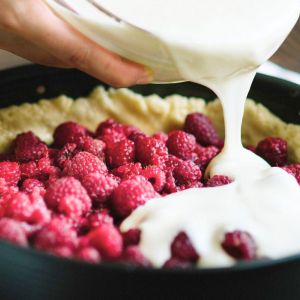 ciasto z malinami zalewane