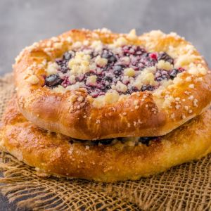 drożdżówki z jagodami