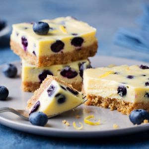 kostka sernikowa z borówkami