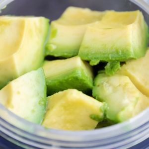 marynowane awokado w słoiku