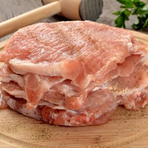 rozbijanie kotletów schabowych