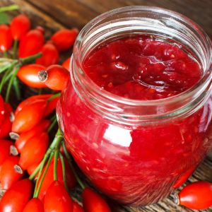 konfitura z owoców dzikiej róży