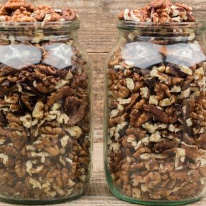 orzechy w słoiku