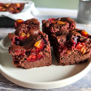 ciasto czekoladowo-kawowe ze śliwkami