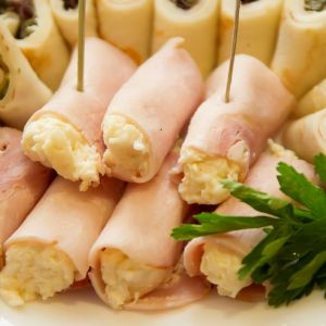 roladki z szynki z pastą jajeczną