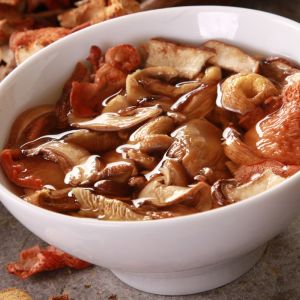 filtrowanie wody po moczeniu grzybów