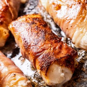 dorsz w szynce parmeńskiej