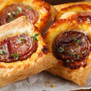 cebularze z ciasta francuskiego