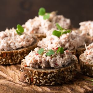 kanapki z pastą rybną