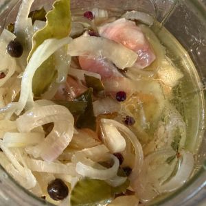 marynowany łosoś ala śledź